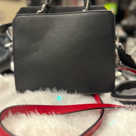 💋 🧛♀️ NWT- STEVE MADDEN SUPER CUTE VAMPIRE FANG LIP BEVELYN SATCHEL💋🧛♀️ - Picture 14 of 15